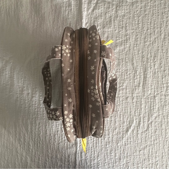 Thirty One - Makeup Bag - Picture 5 of 11